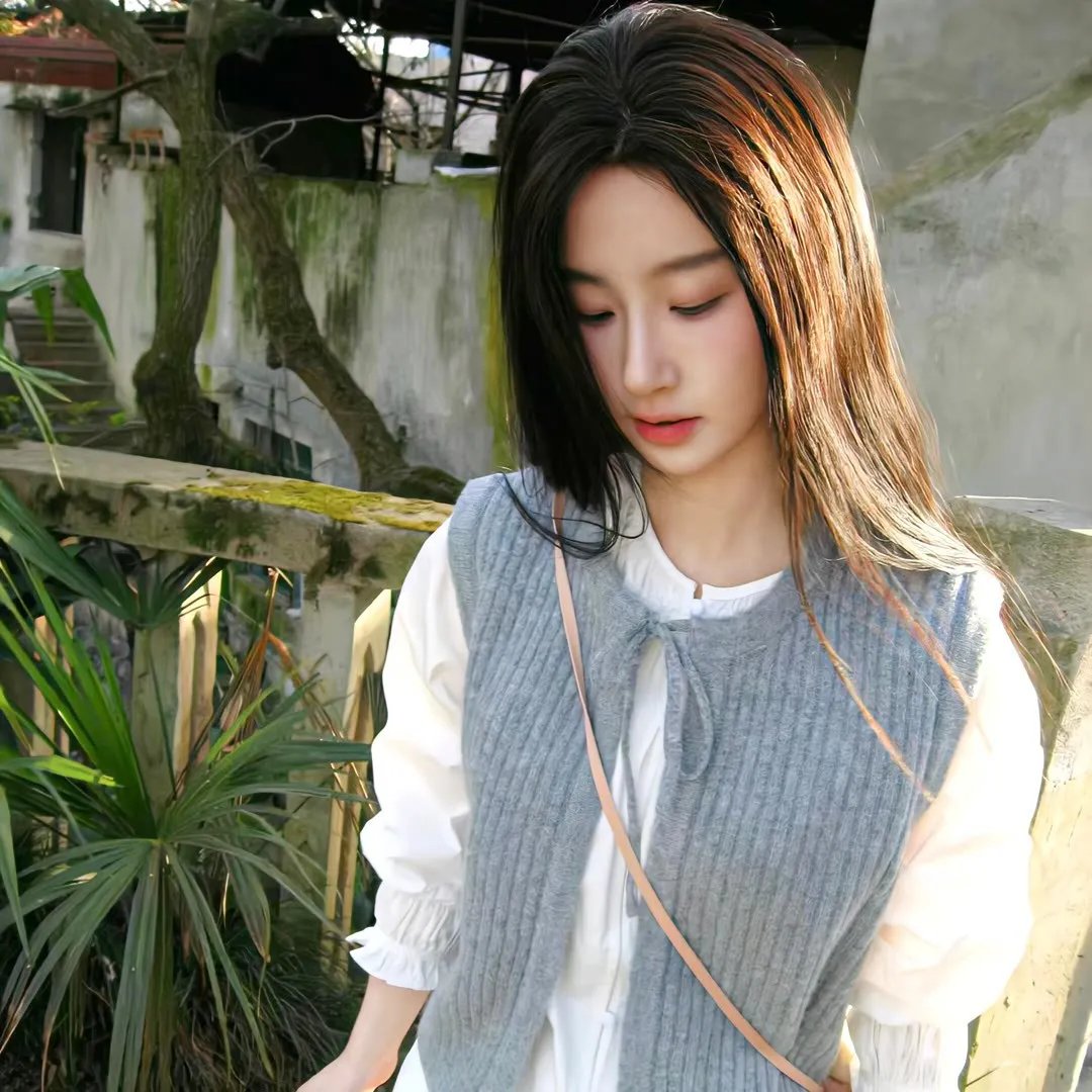 茜色少女